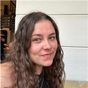 Hola! Soy estudiante de Traducción e Interpretación y me ofrezco para dar clases de lengua castellana. También podría dar clases de inglés, de francés, de geografía, de historia del arte o de música. Desde infantil hasta bachillerato. Se ofrece apoyo esco
